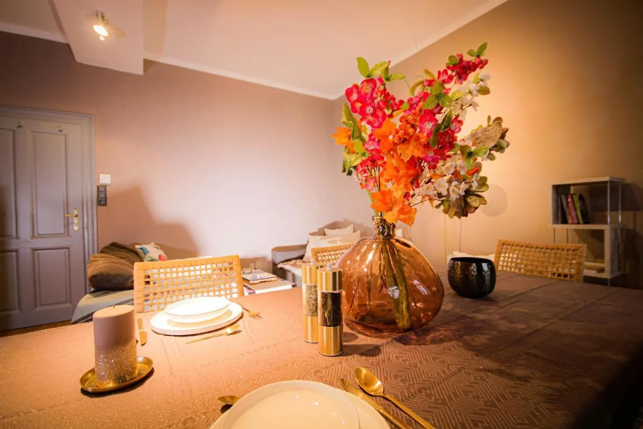 Charming Apartment: Only 10 Minutes To The Center Viena Austria