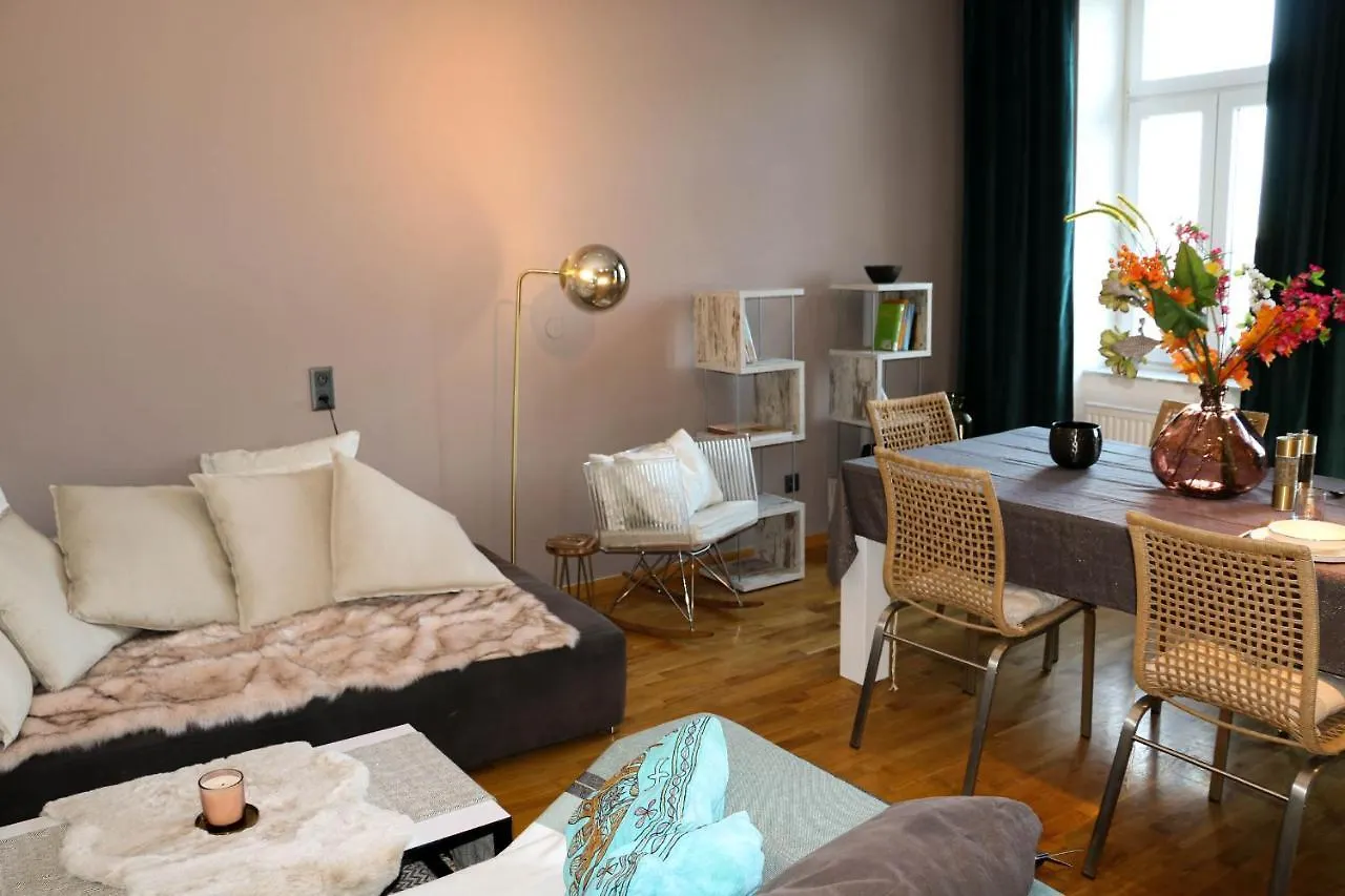 Charming Apartment: Only 10 Minutes To The Center Viena Austria
